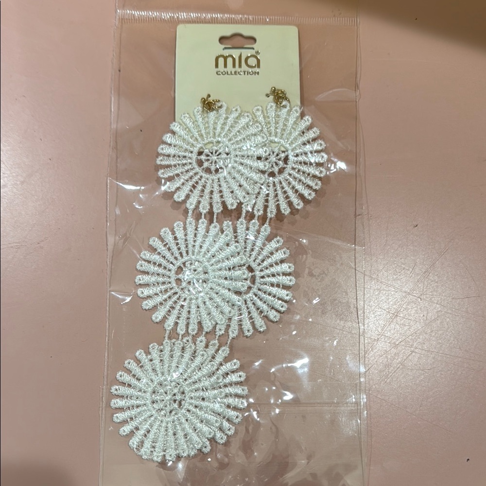 Mia Collection Lace Floral Dangle Earrings Costume Jewelry - Picture 3 of 4